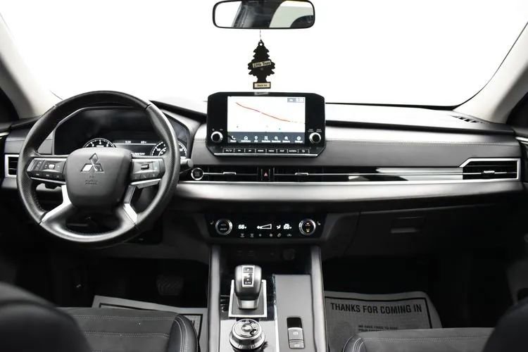 Used 2024 Mitsubishi Outlander FWD image 19