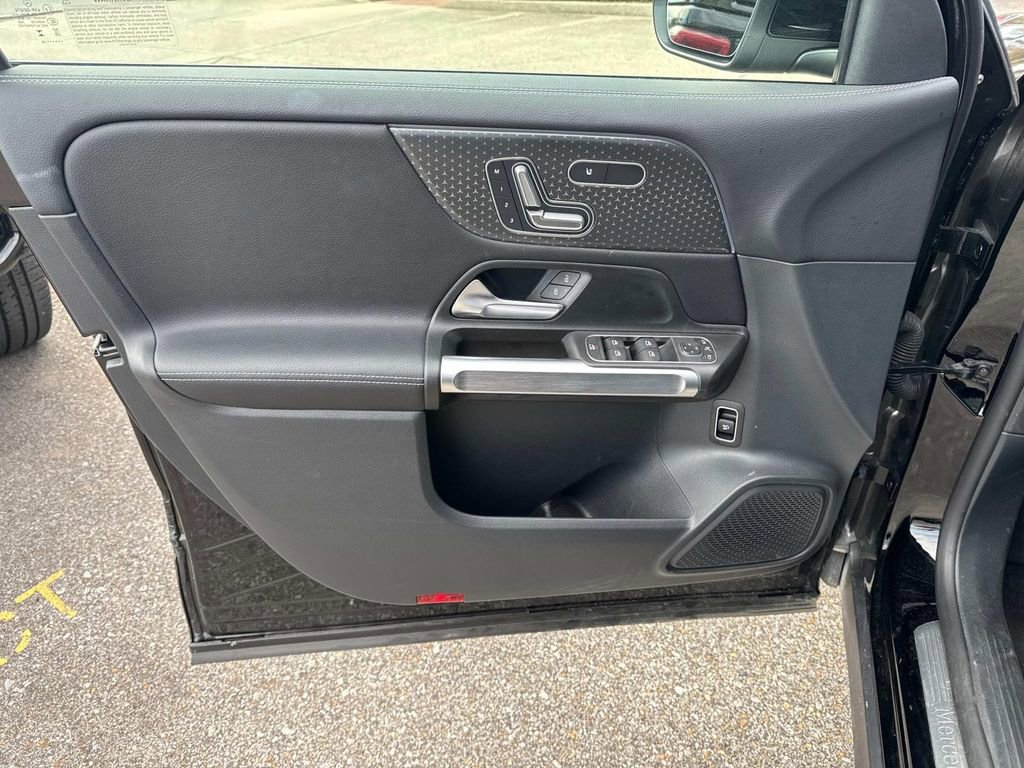 Used 2024 Mercedes-Benz GLB 250 image 18