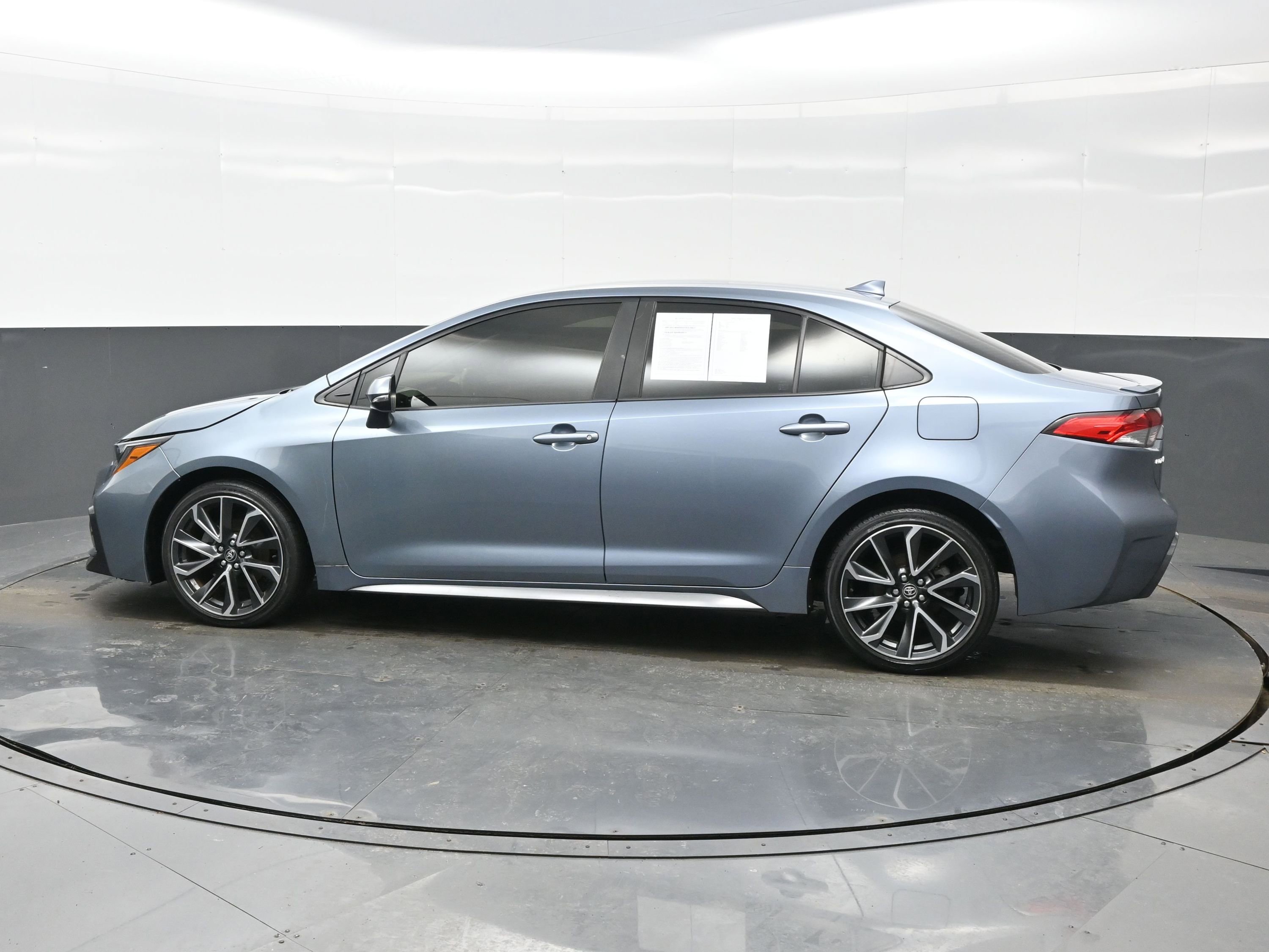 Used 2020 Toyota Corolla SE image 3
