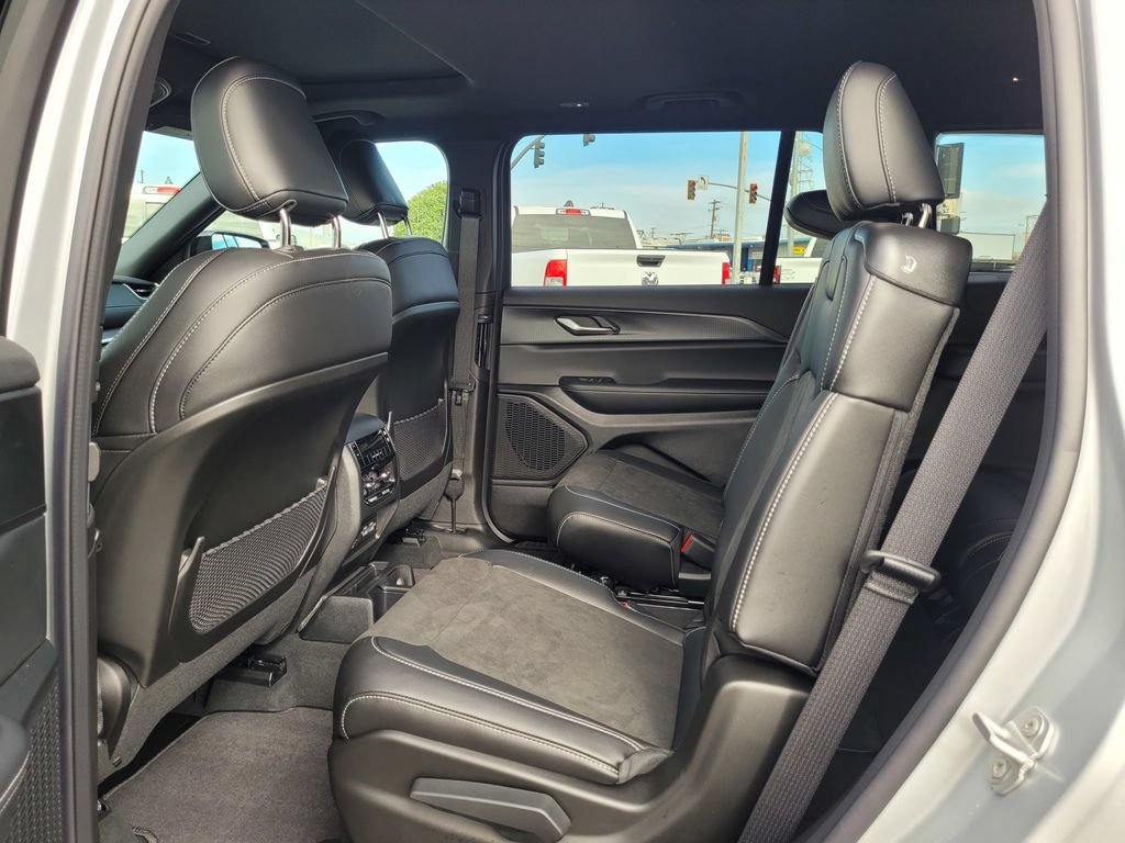 New 2025 Jeep Grand Cherokee L Altitude AWD/4WD image 12