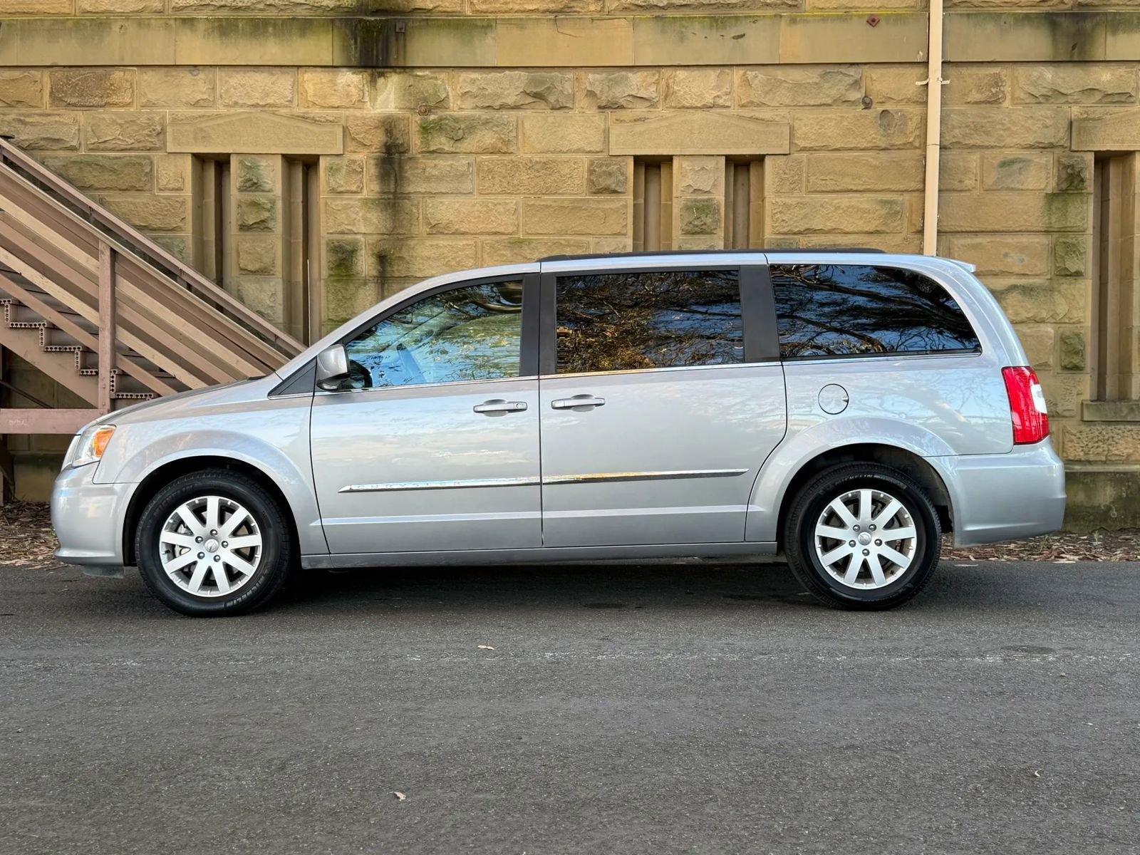 Used 2015 Chrysler Town & Country Touring FWD image 35