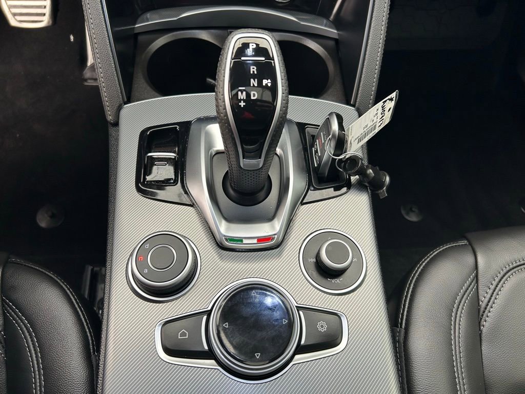 New 2025 Alfa Romeo Stelvio Sprint w/ Convenience Package image 30