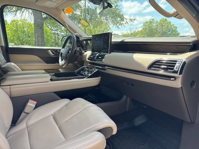 Used 2022 Lincoln Navigator Reserve AWD/4WD image 18