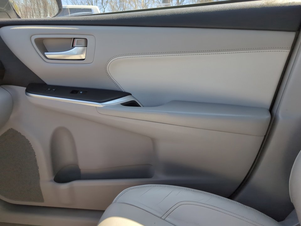 Used 2015 Toyota Camry XLE w/ Convenience Package image 33