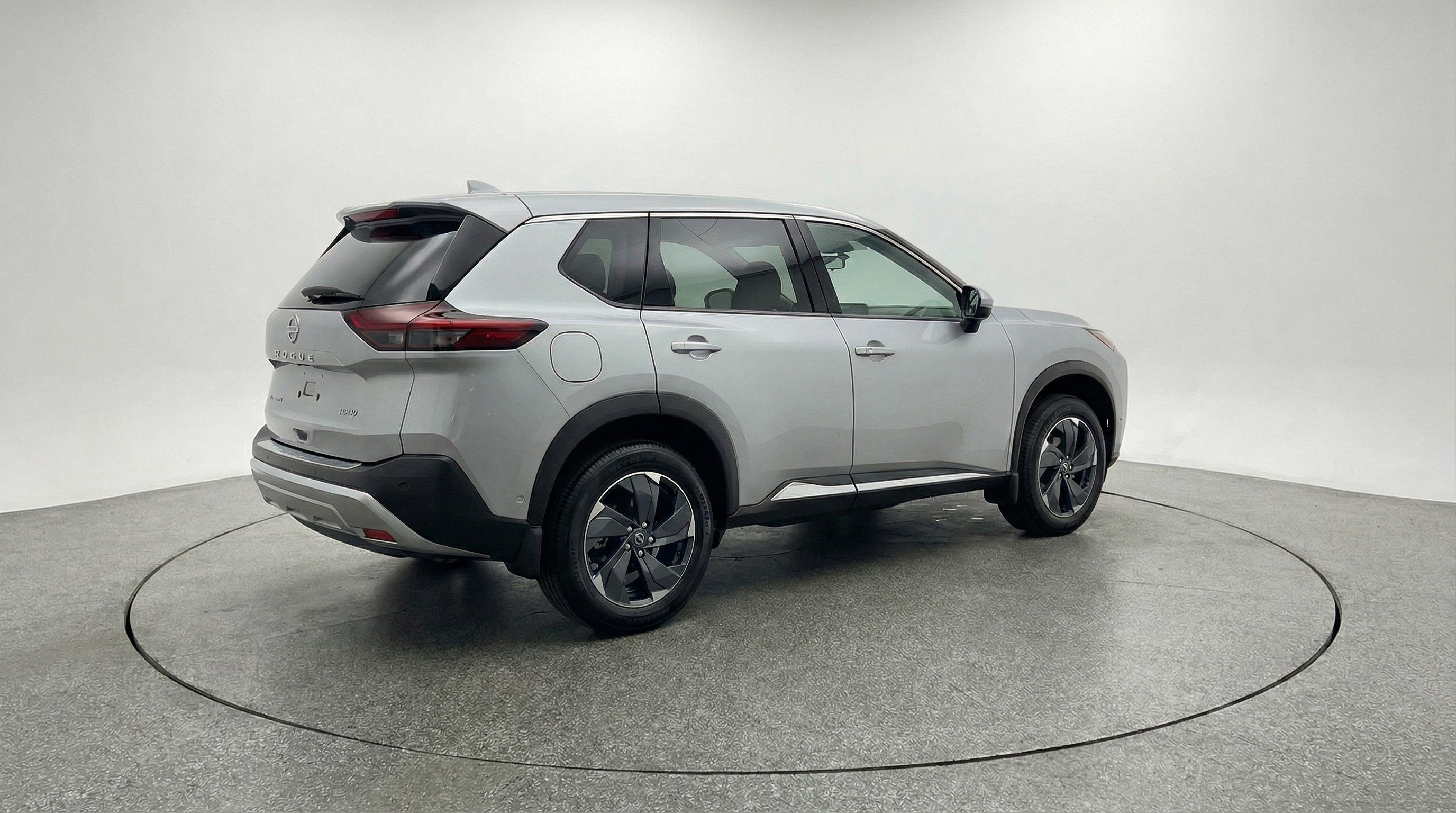 Used 2025 Nissan Rogue SV AWD/4WD image 9