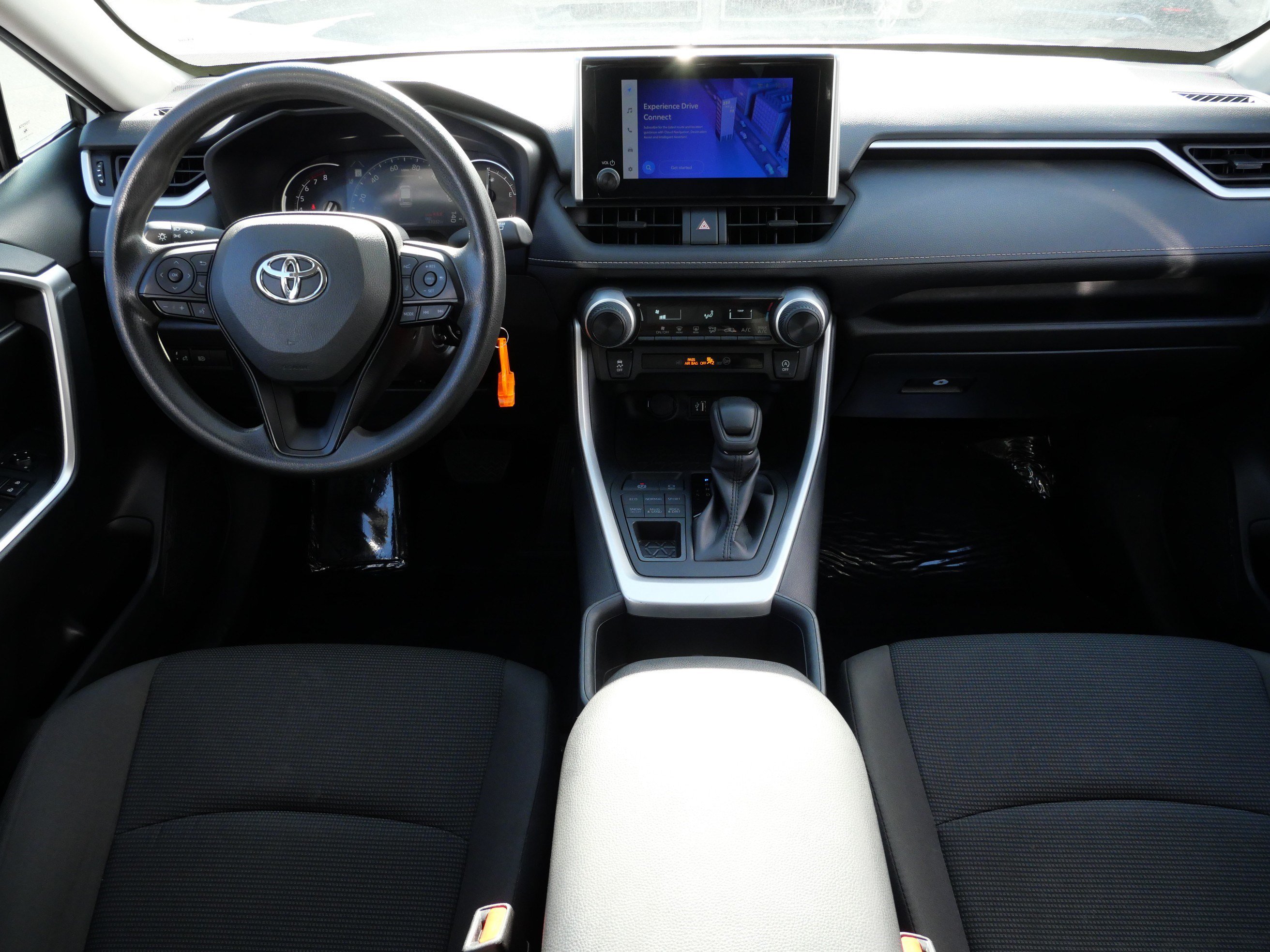 Certified 2025 Toyota RAV4 LE AWD/4WD image 10