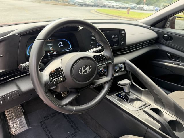 Used 2025 Hyundai Elantra Sport FWD image 12