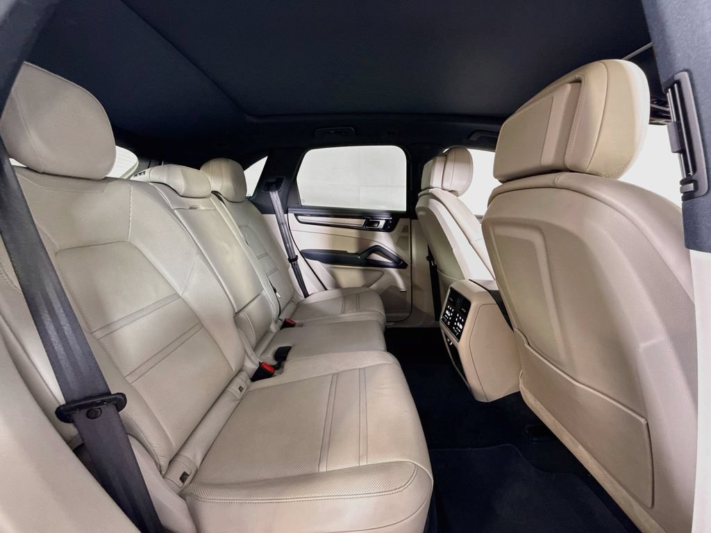 Certified 2023 Porsche Cayenne Platinum Edition AWD/4WD image 19
