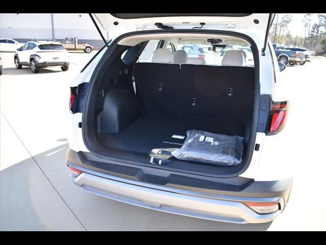 Certified 2025 Hyundai Tucson SE FWD image 17