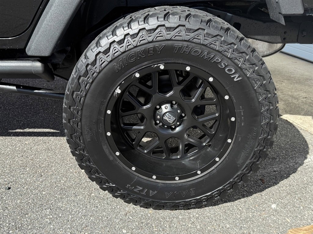 Used 2015 Jeep Wrangler Unlimited Rubicon w/ Dual Top Group image 18