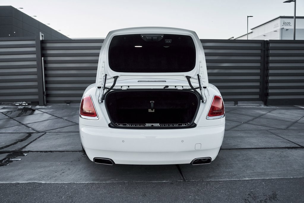 Used 2017 Rolls-Royce Dawn image 18