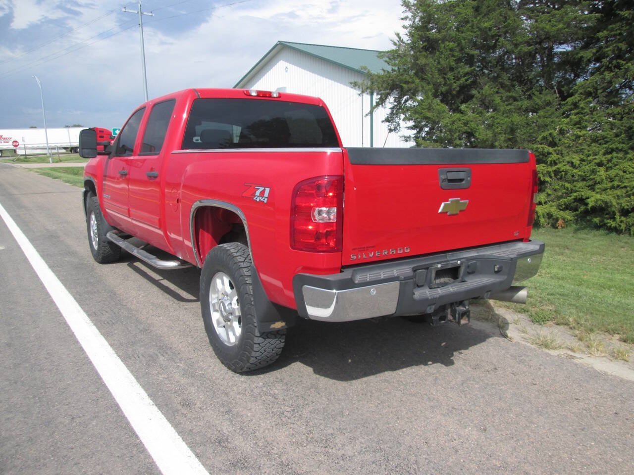Used 2011 Chevrolet Silverado 2500 LT w/ Interior Plus Package AWD/4WD image 2