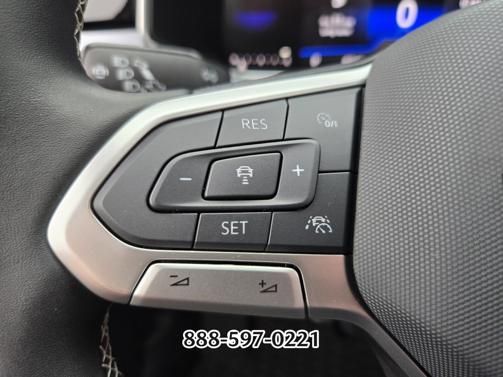 Certified 2025 Volkswagen Taos SE image 27