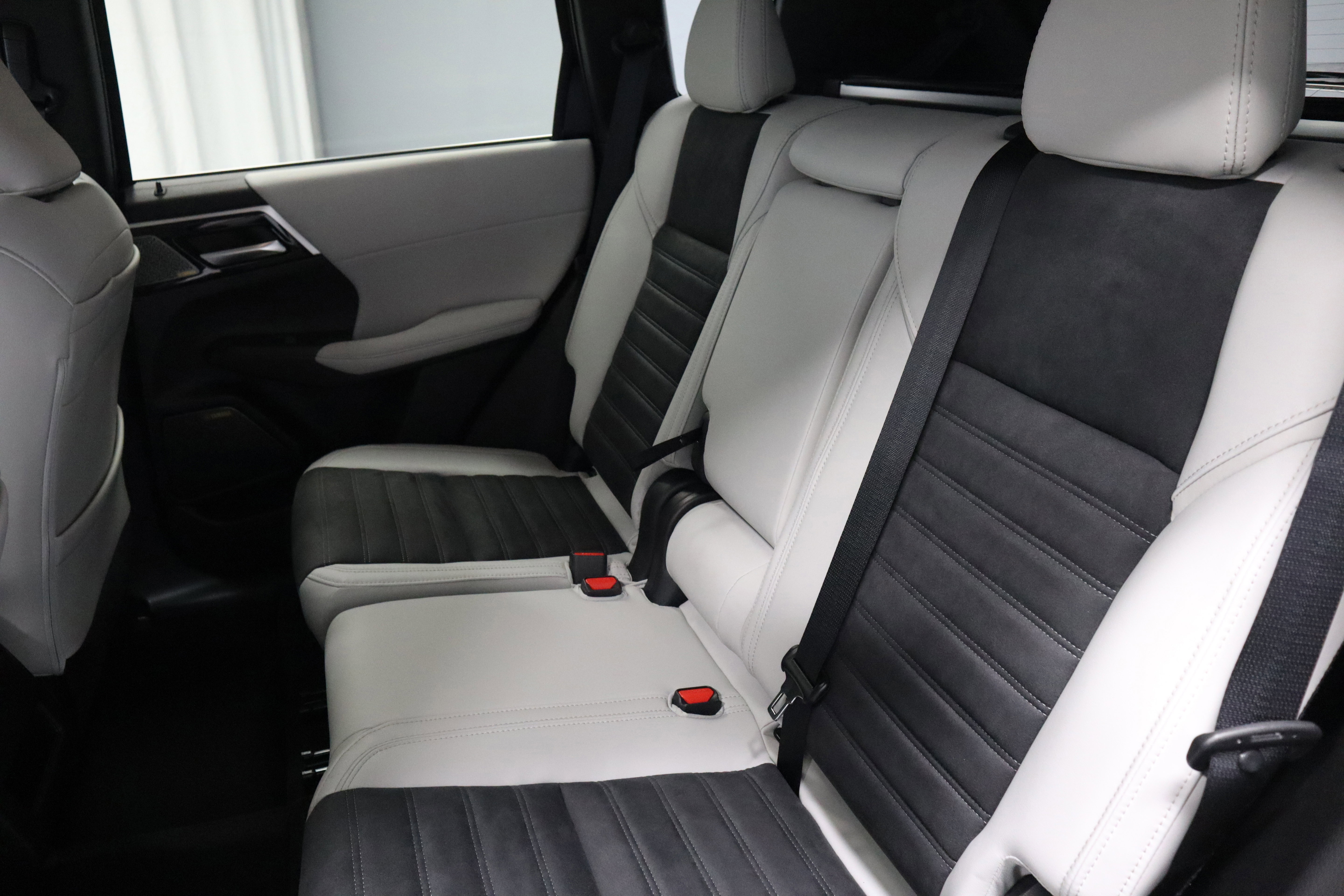 New 2025 Mitsubishi Outlander SE image 14