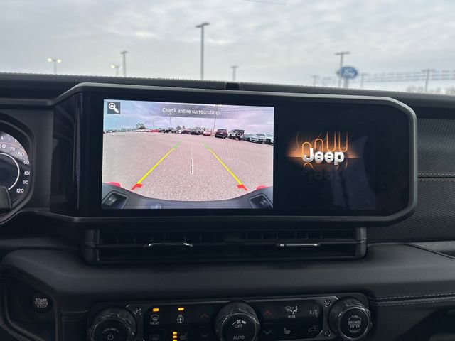 Used 2024 Jeep Gladiator Mojave w/ Convenience Group image 28