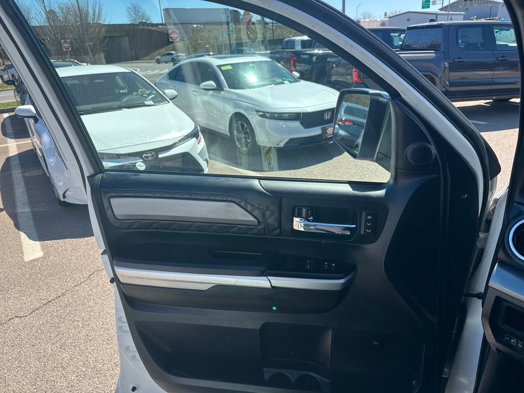 Used 2017 Toyota Tundra Platinum AWD/4WD image 32