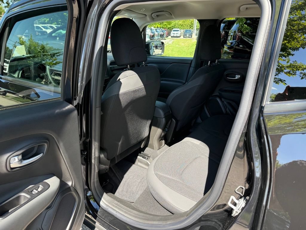 Used 2020 Jeep Renegade Altitude AWD/4WD image 11