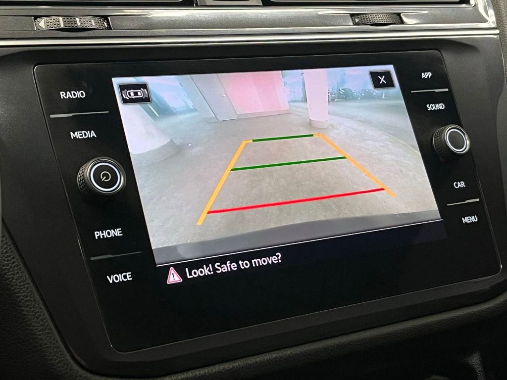 Used 2022 Volkswagen Tiguan SE w/ Panoramic Sunroof Package image 29