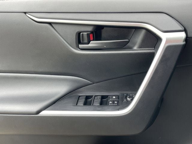 Used 2025 Toyota RAV4 LE AWD/4WD image 22