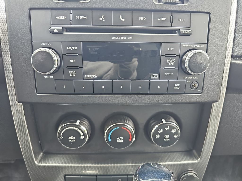 Used 2010 Jeep Liberty Sport AWD/4WD image 27
