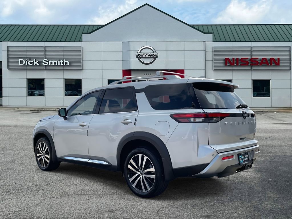 Used 2025 Nissan Pathfinder Platinum w/ Cargo Package image 4