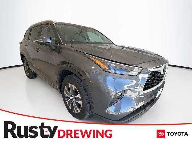 Certified 2025 Toyota Highlander XLE FWD image 1