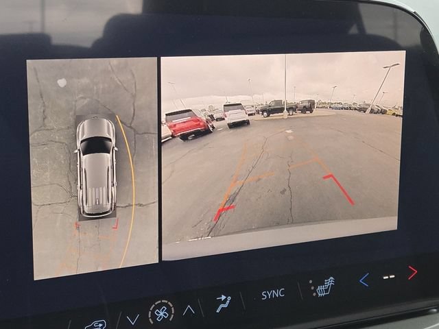 New 2026 Chevrolet Traverse LT w/ Driver Confidence Package AWD/4WD image 4
