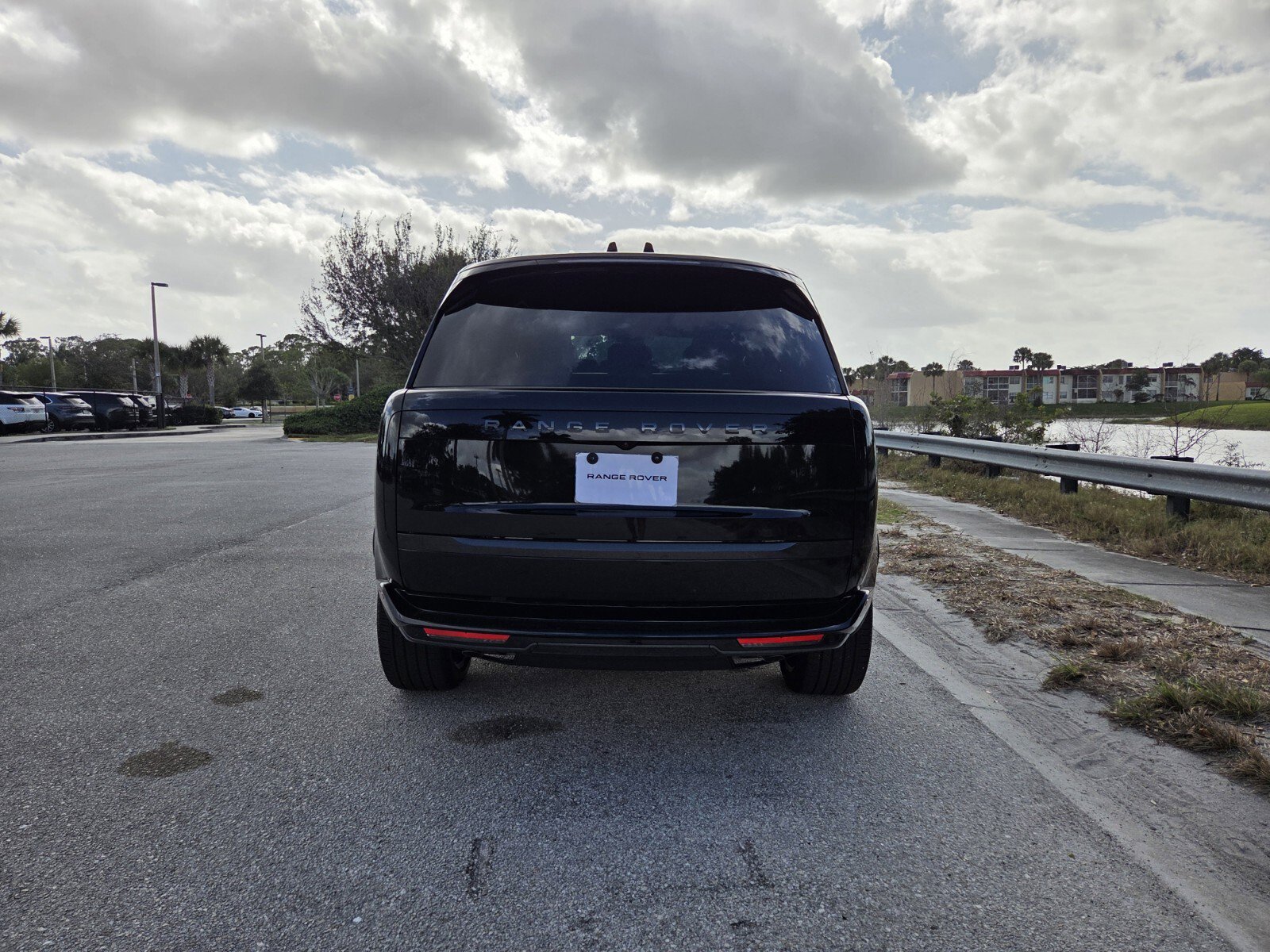 New 2025 Land Rover Range Rover Long Wheelbase SE image 6