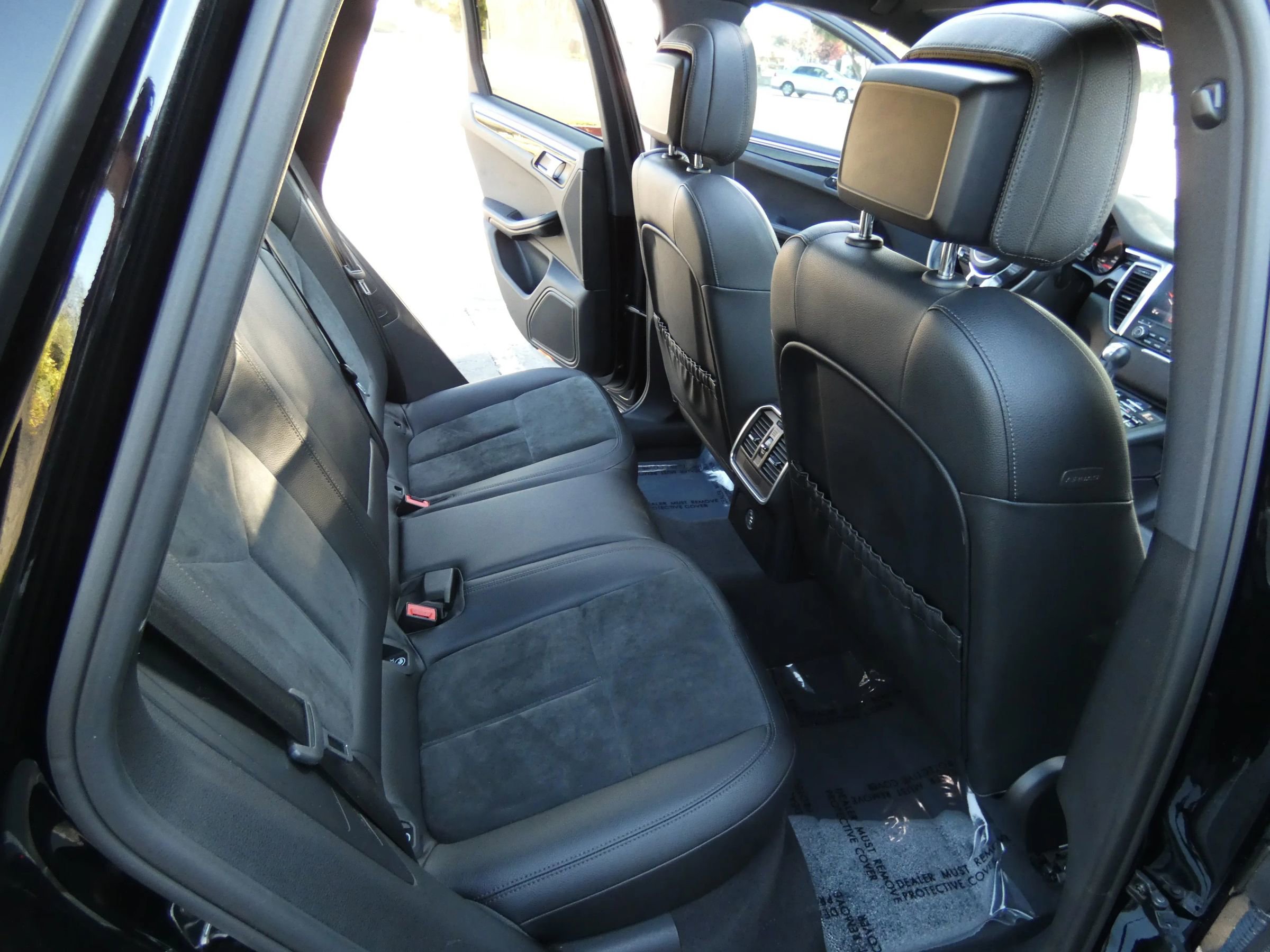 Used 2018 Porsche Macan Sport Edition image 37