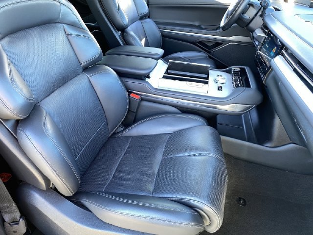 Used 2025 Lincoln Navigator L Reserve AWD/4WD image 12