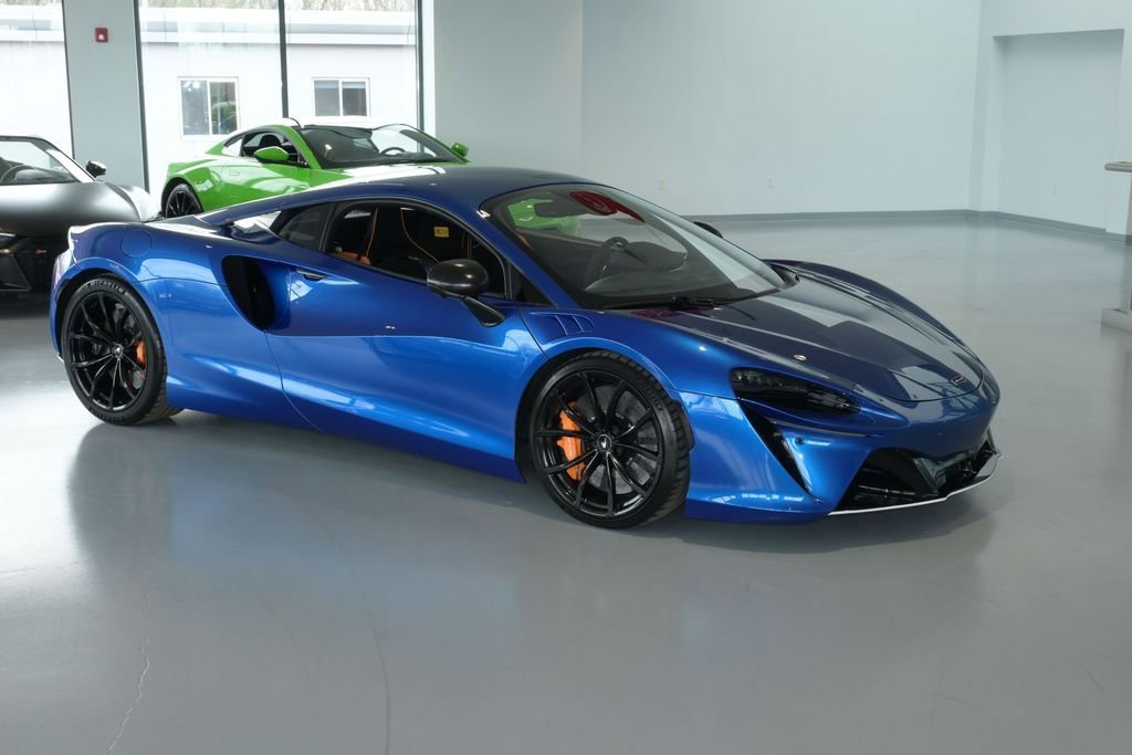Used 2023 McLaren Artura RWD image 7