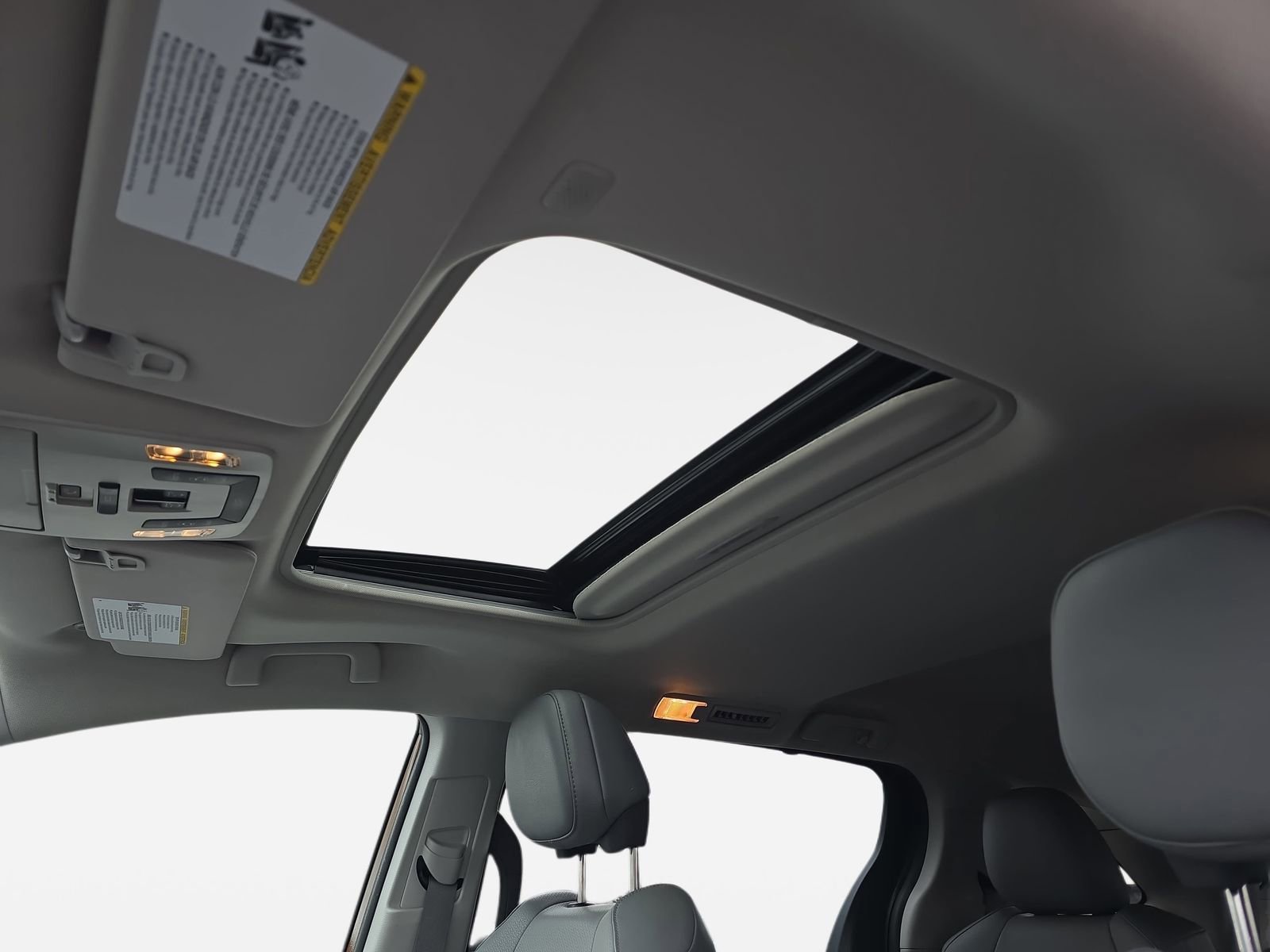 Used 2023 Toyota Sienna XLE image 30