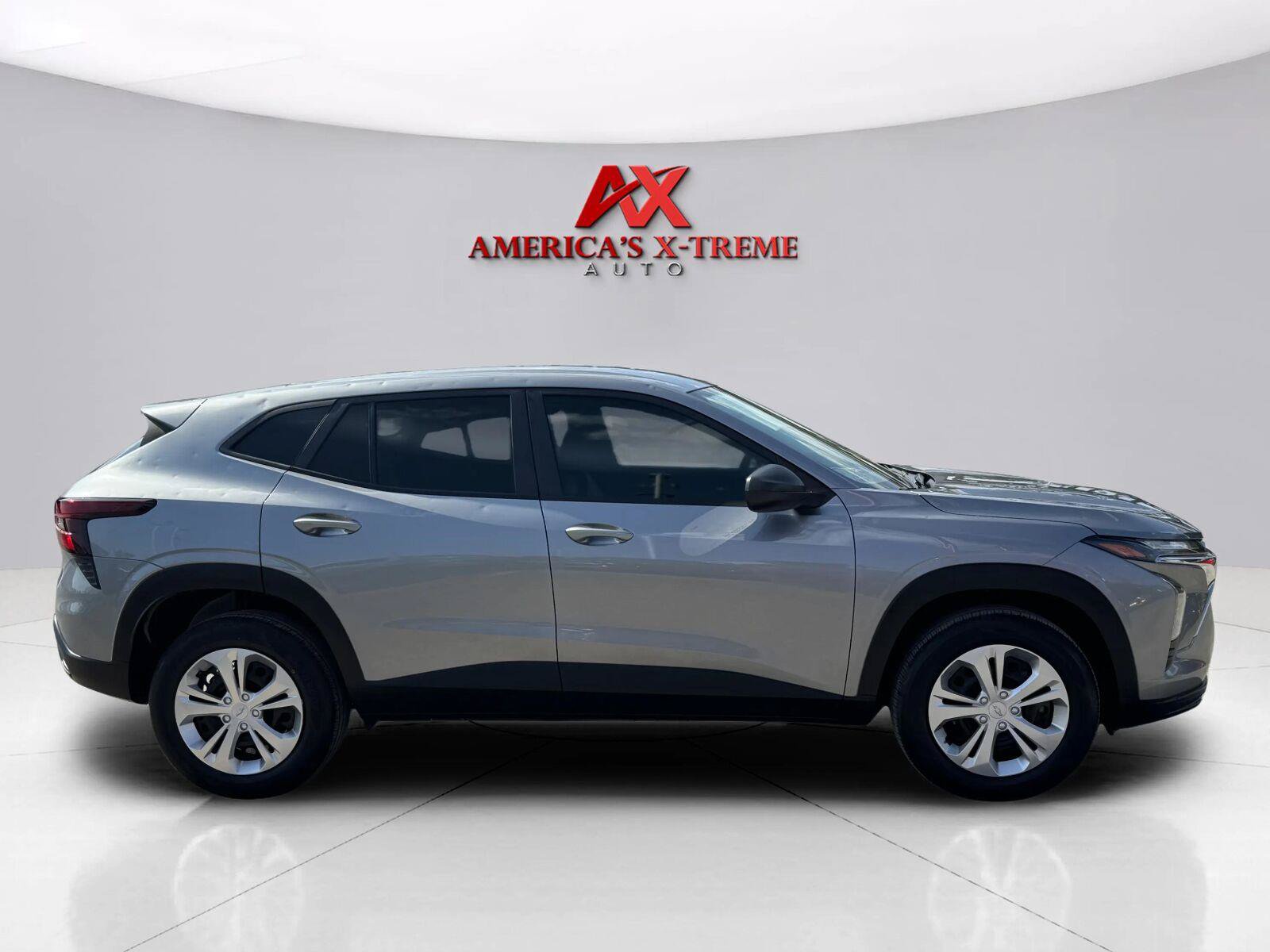 Used 2025 Chevrolet Trax LS w/ Driver Confidence Package FWD image 7