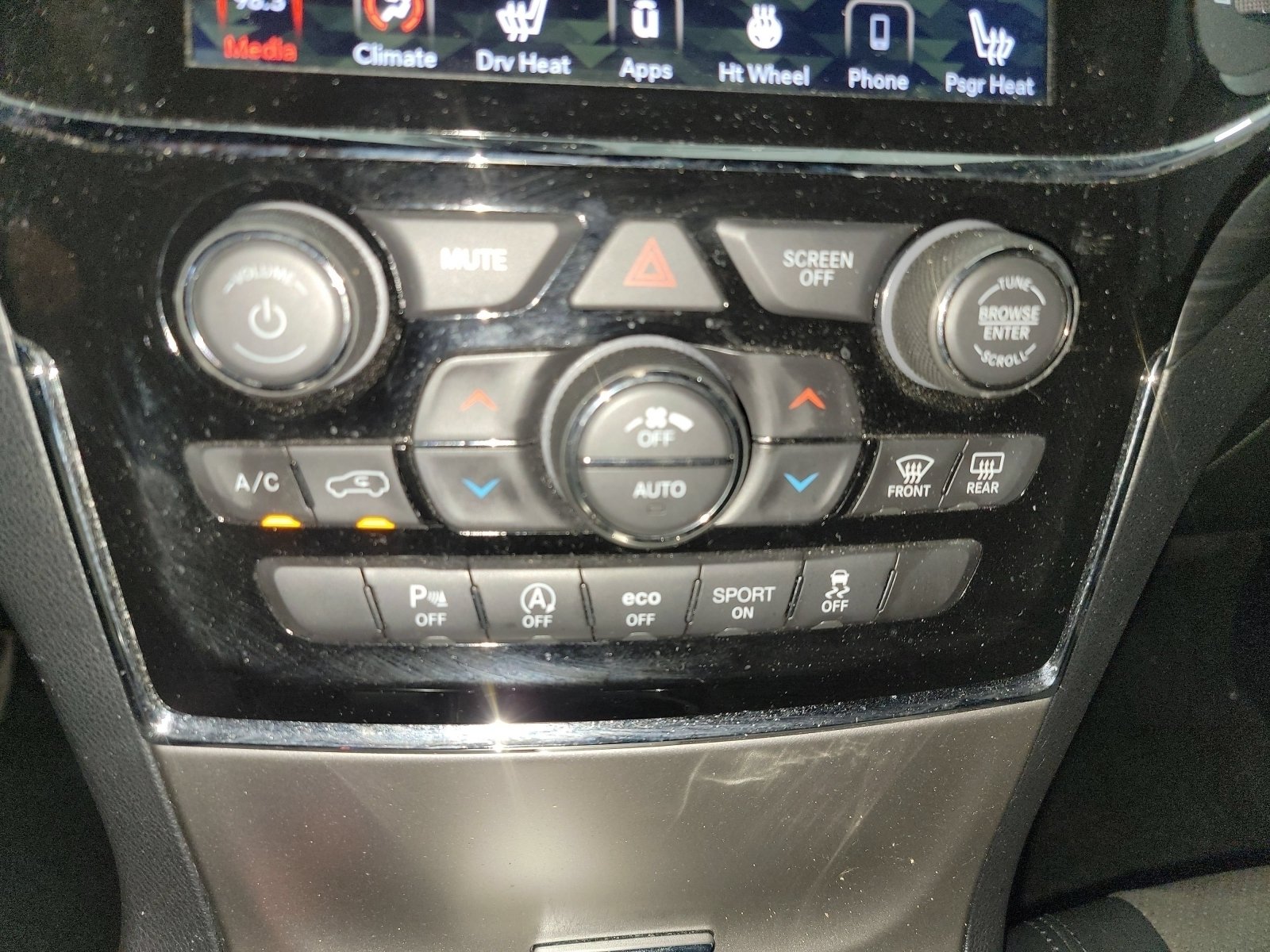 Used 2020 Jeep Grand Cherokee Altitude AWD/4WD image 21