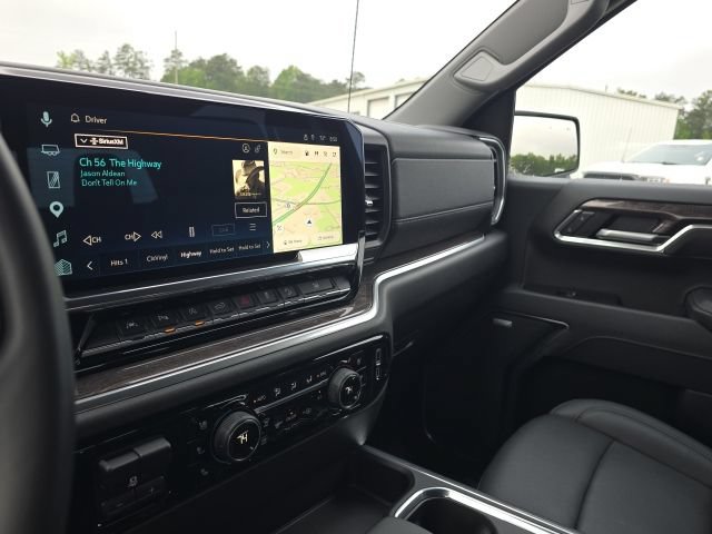 Used 2025 Chevrolet Silverado 1500 LTZ AWD/4WD image 31