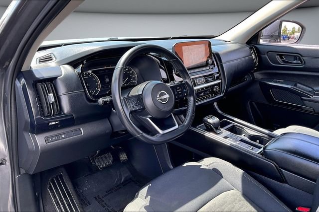 Certified 2024 Nissan Pathfinder SV FWD image 17