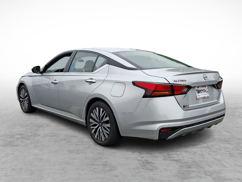 Used 2024 Nissan Altima 2.5 SV FWD image 3