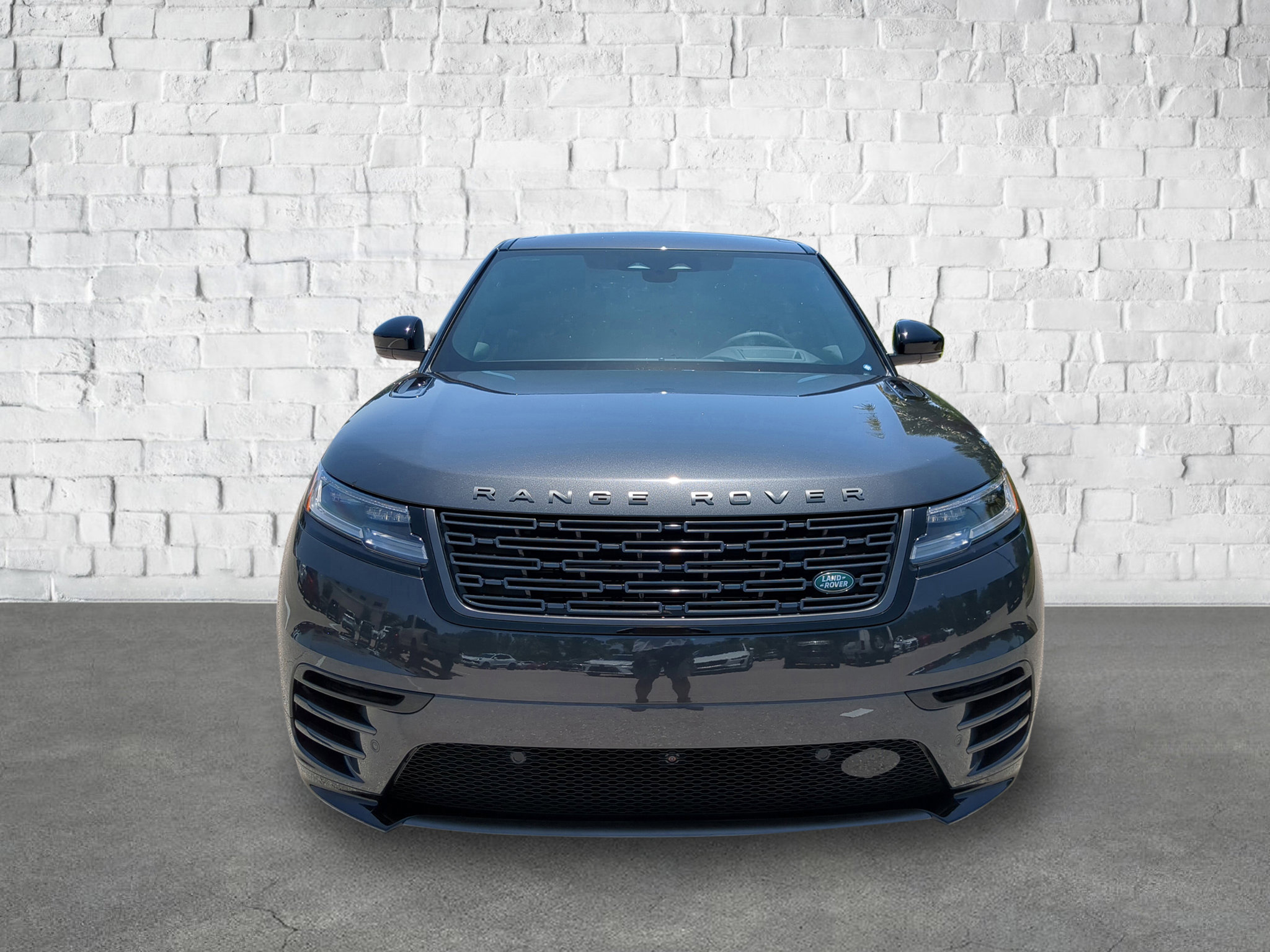 New 2026 Land Rover Range Rover Velar Dynamic SE image 2