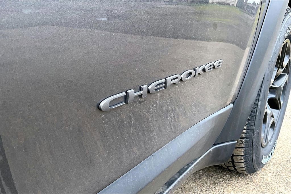 Used 2019 Jeep Cherokee Trailhawk w/ Cold Weather Group image 11