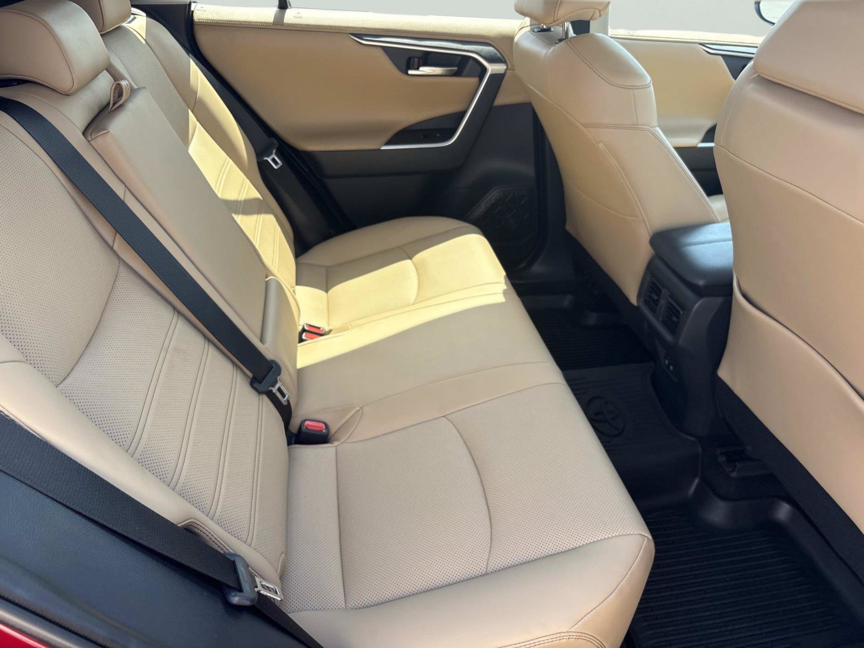 Used 2019 Toyota RAV4 Limited w/ Advanced Technology Package AWD/4WD image 21