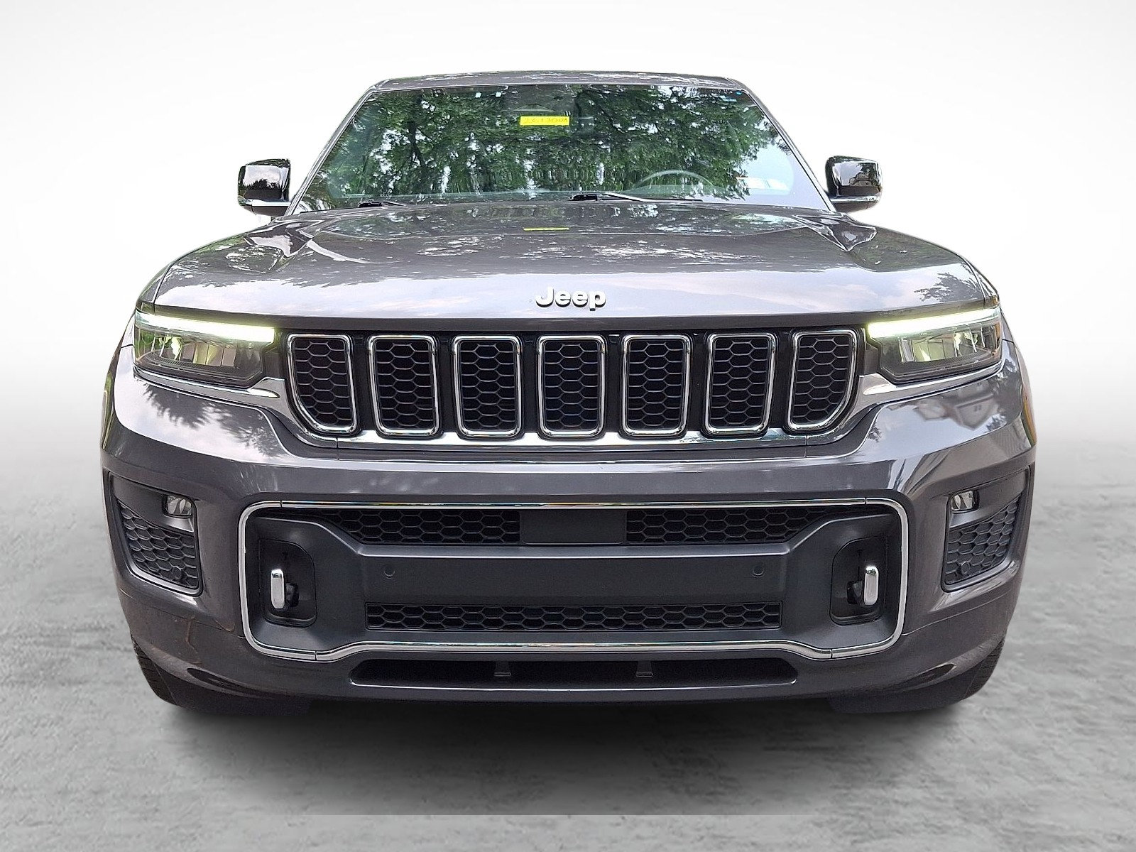 Used 2021 Jeep Grand Cherokee L Overland w/ Luxury Tech Group IV AWD/4WD image 2