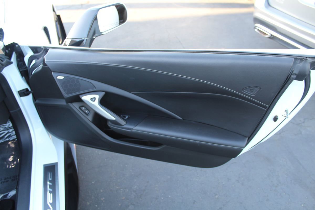 Used 2018 Chevrolet Corvette Stingray Coupe w/ 1LT RWD image 29