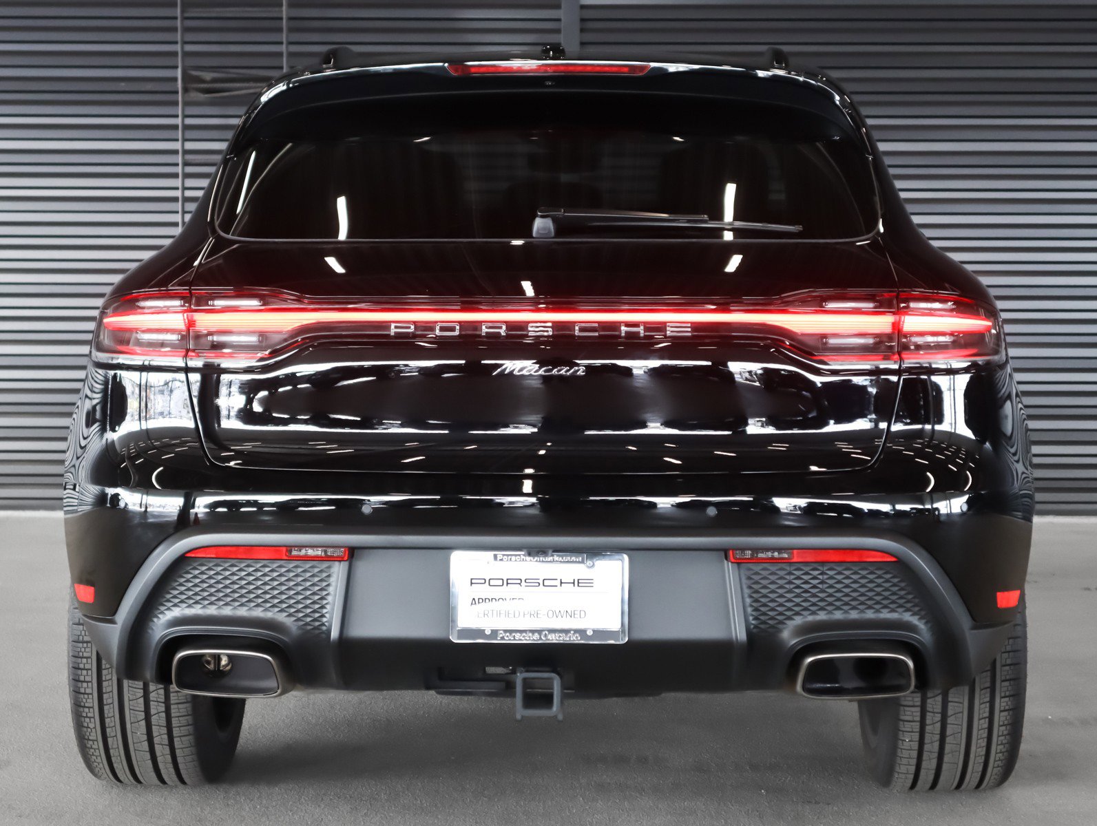 Certified 2025 Porsche Macan image 9