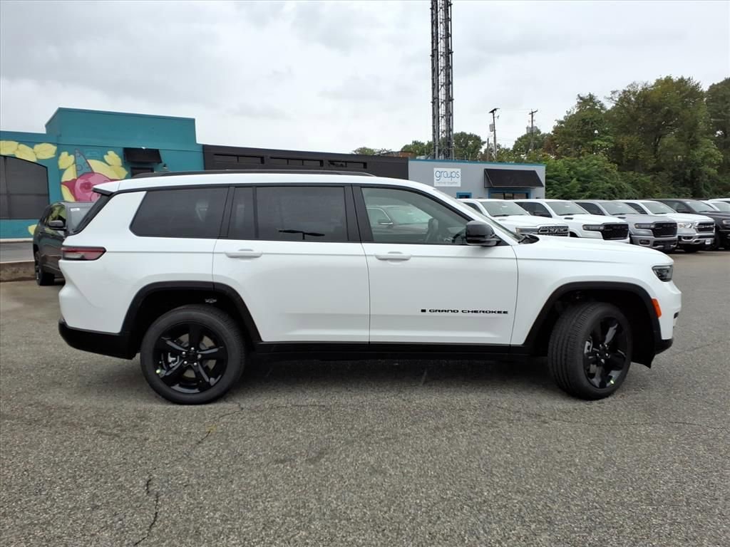 New 2025 Jeep Grand Cherokee L Altitude image 3