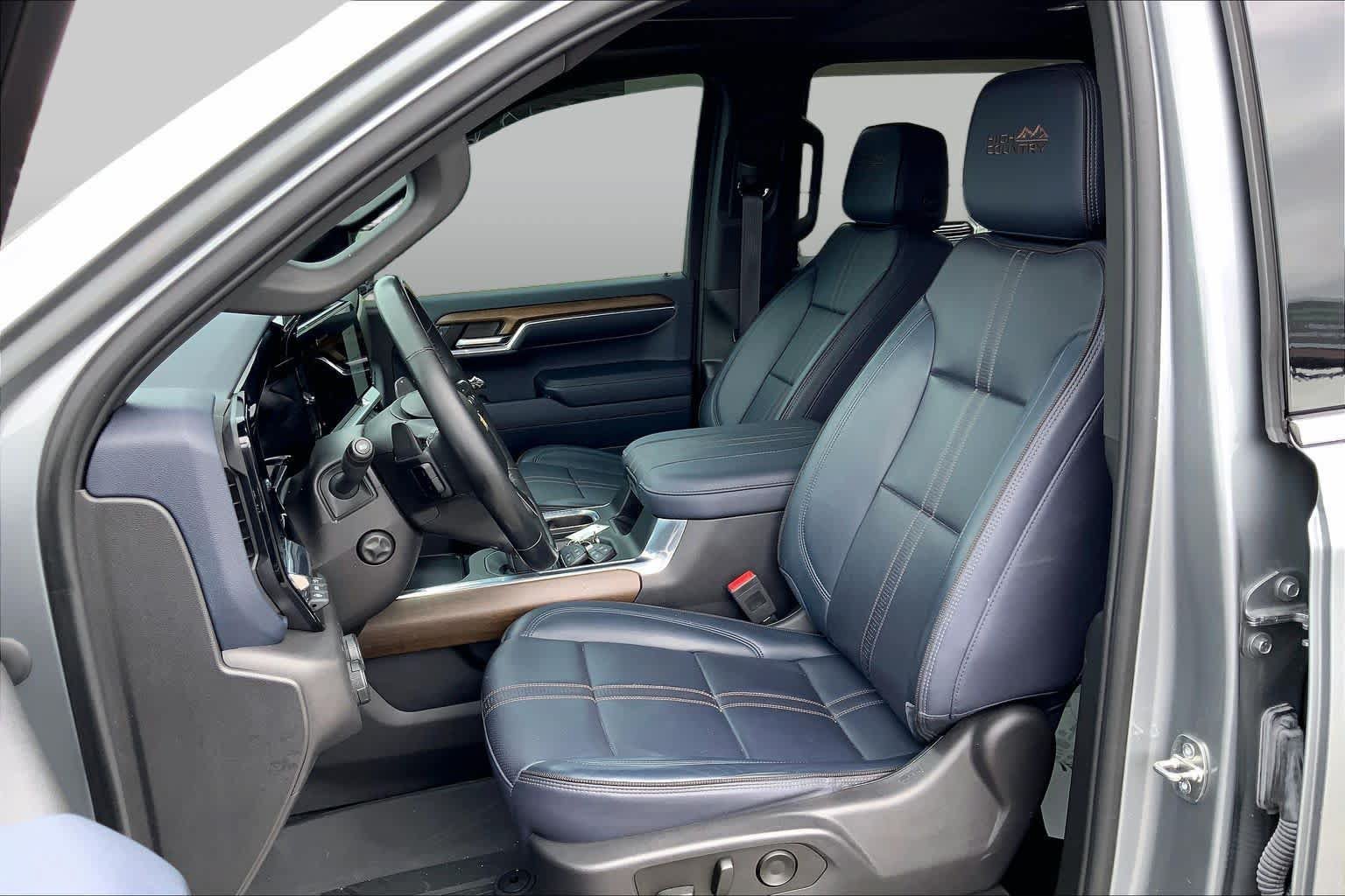 Used 2023 Chevrolet Silverado 1500 High Country w/ High Country Premium Package AWD/4WD image 8