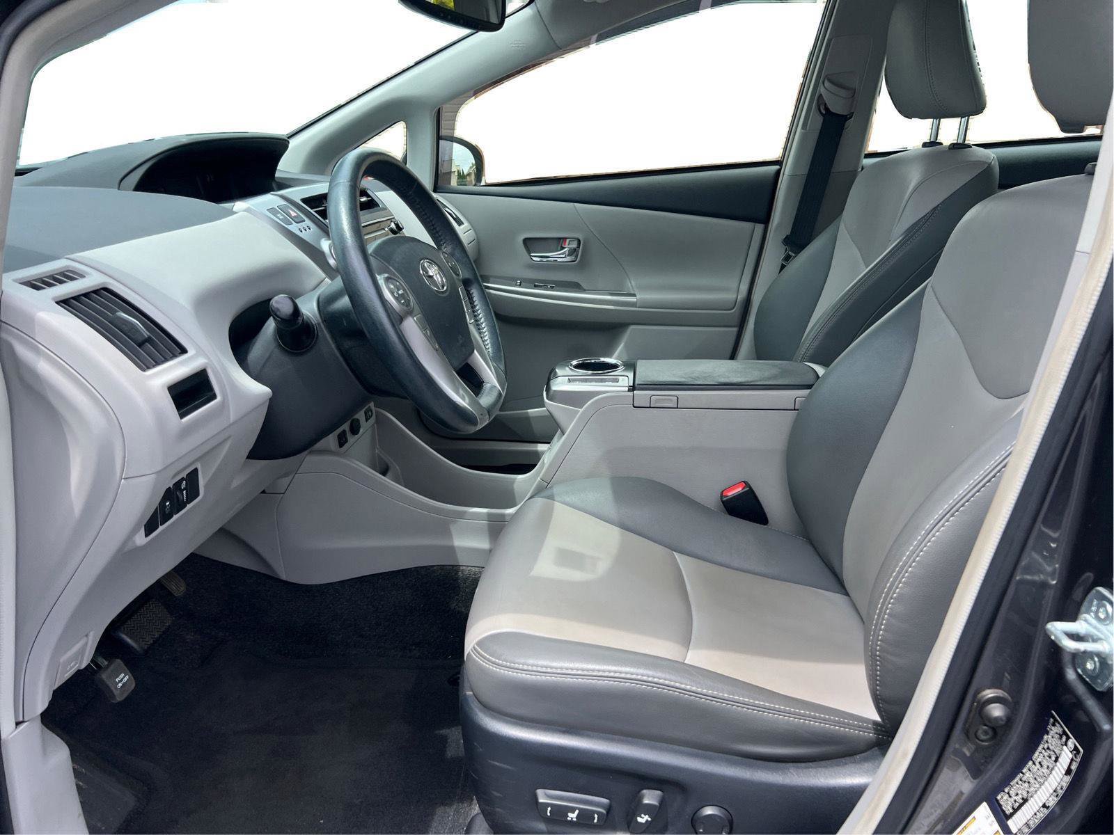 Used 2016 Toyota Prius V Five FWD image 10