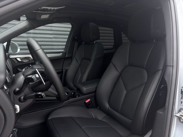 New 2026 Porsche Macan S AWD/4WD image 5