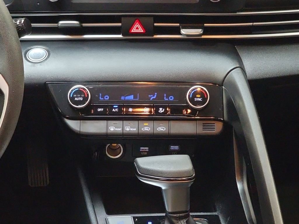 Used 2022 Hyundai Elantra SEL FWD image 19