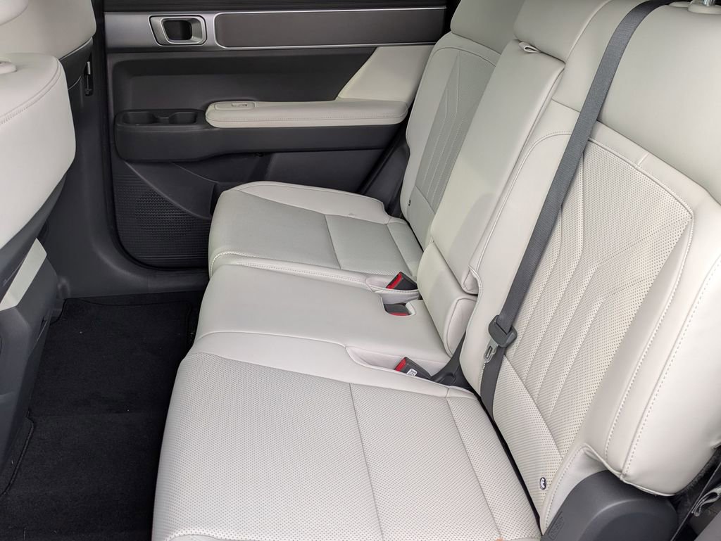 Used 2026 Hyundai Santa Fe SEL AWD/4WD image 12