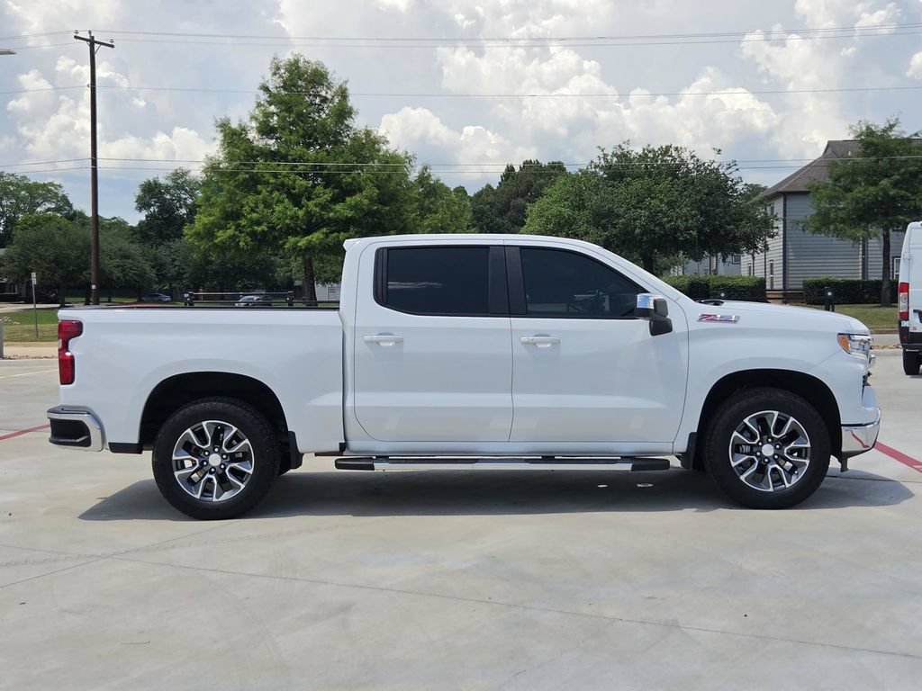 Used 2023 Chevrolet Silverado 1500 LT w/ Z71 Off-Road Package AWD/4WD image 9